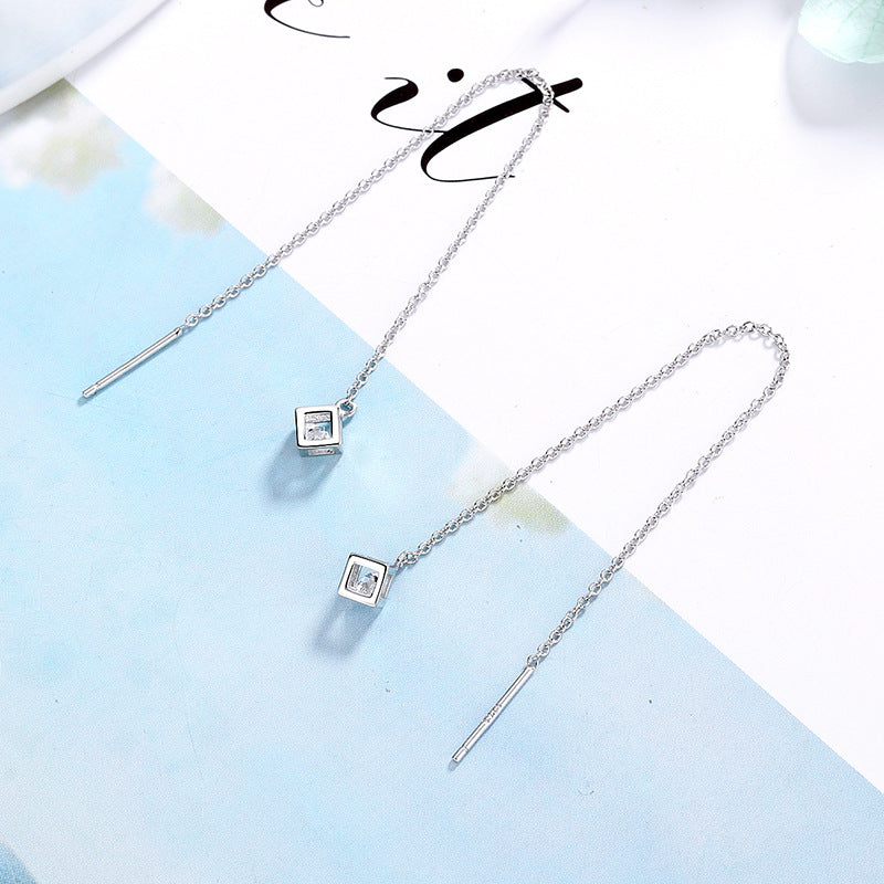 Women's earrings with elegant square pendant and shimmering zirconia