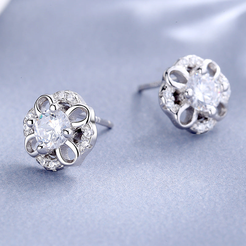 Women's stud earrings with delicate flower design and sparkling crystals