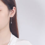 Women’s earrings with sparkling snowflake pendant and chain embellishment
