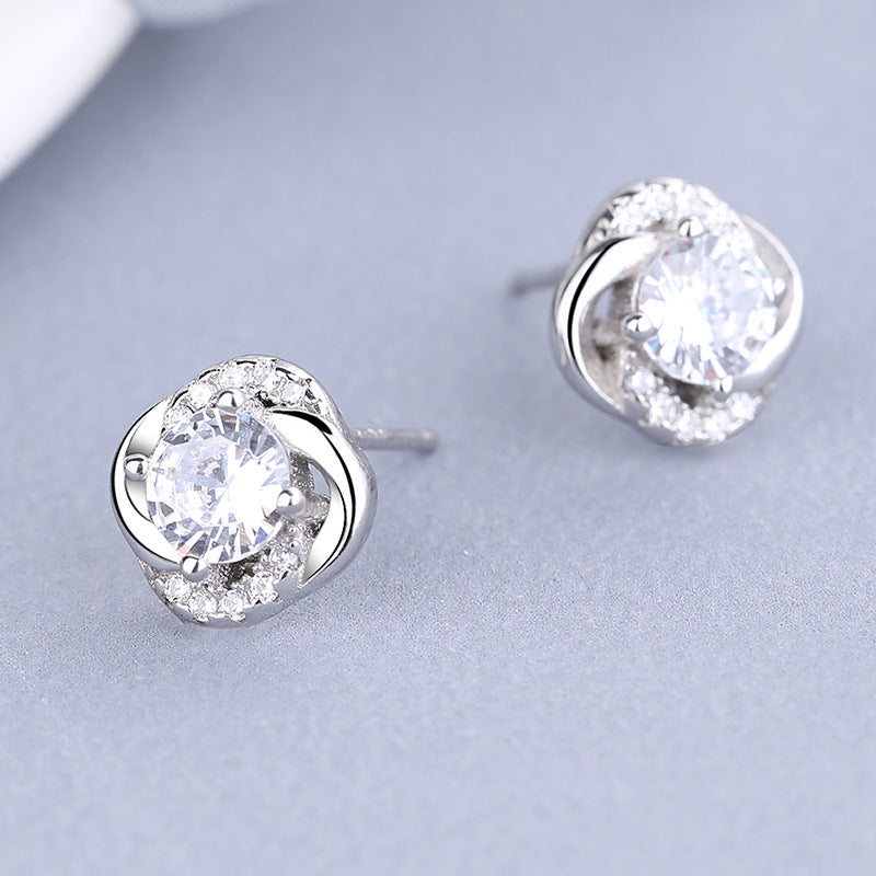 Women's earrings with sparkling cubic zirconia and elegant cable design