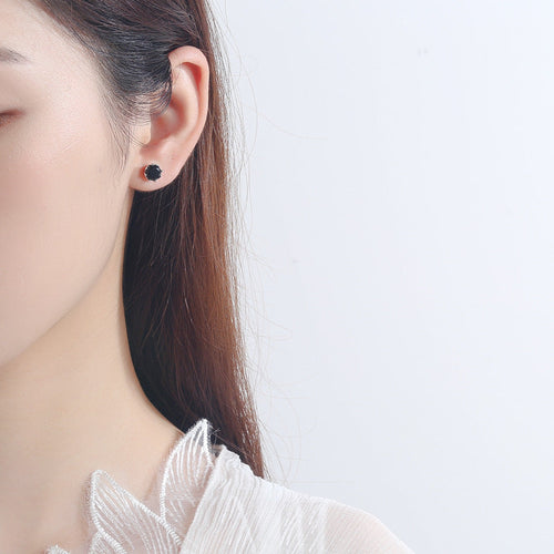 Ladies earrings with sparkling crystals in exquisite wreath design
