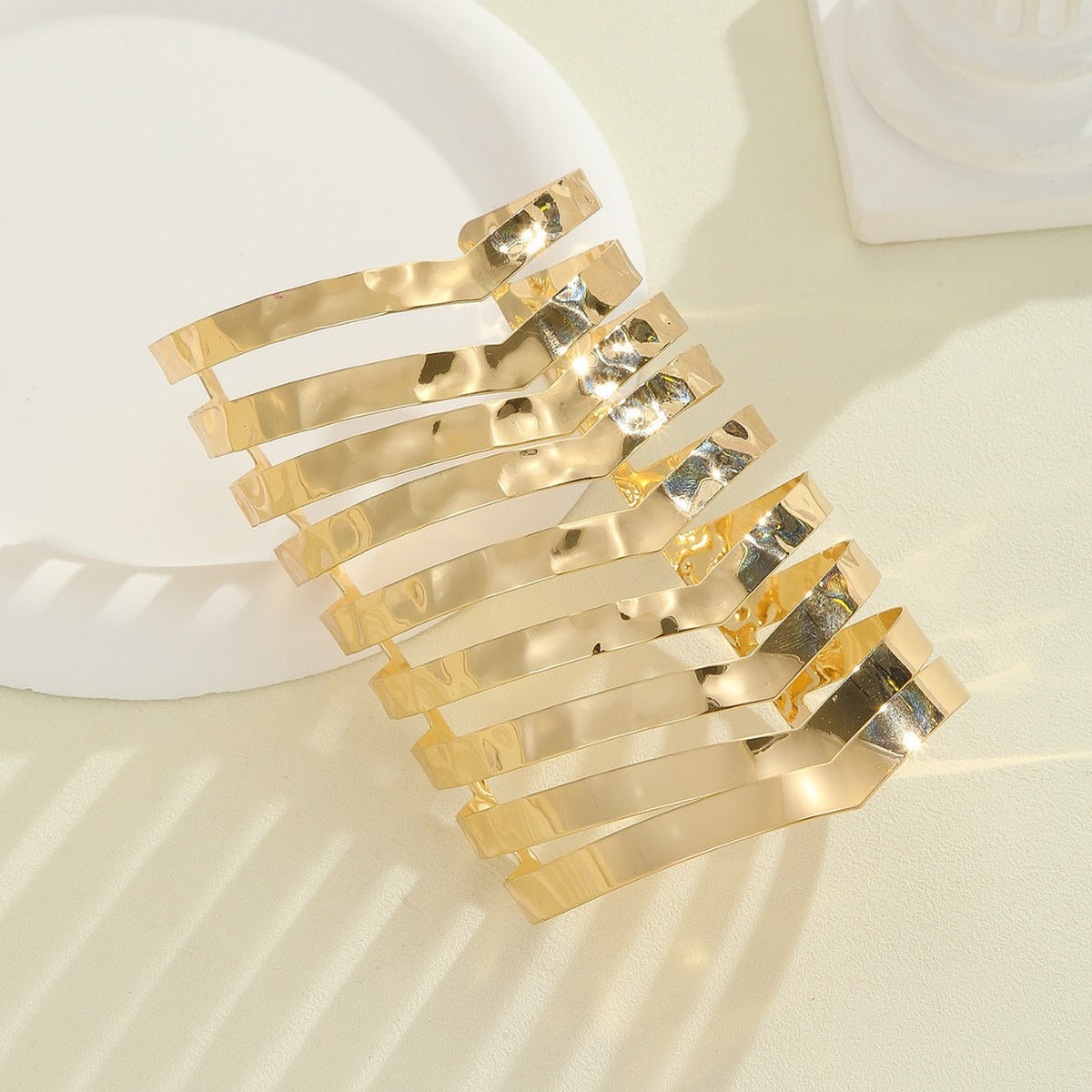 Women's hair accessories with shiny, curved elements