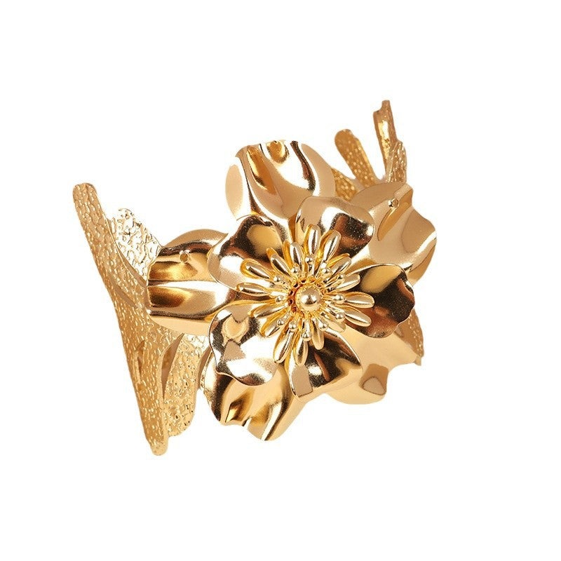 Women's elegant bracelet with artistic floral design