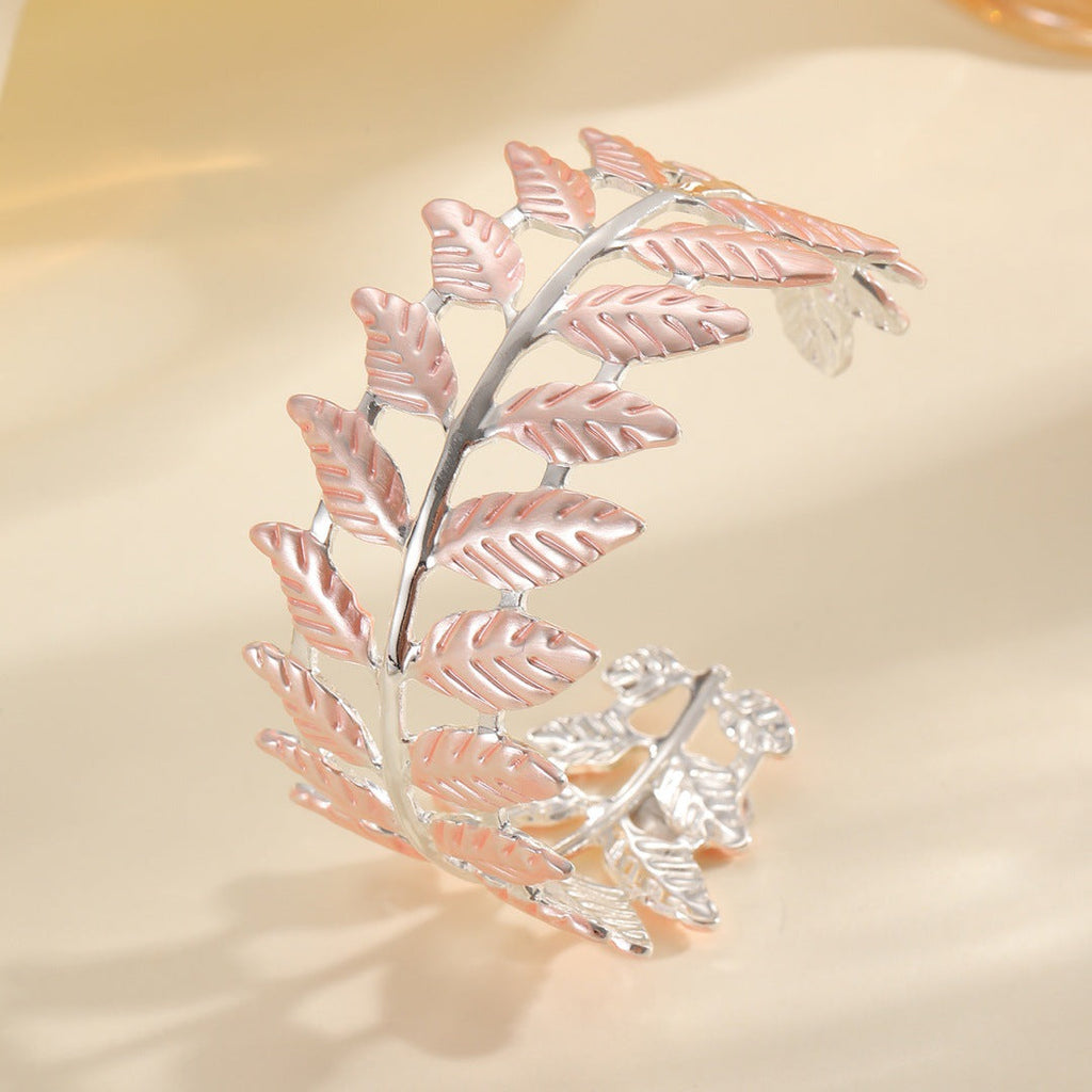 Ladies bracelet in elegant leaf design