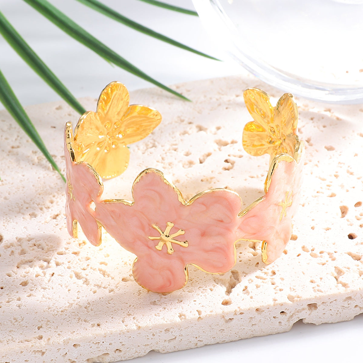Ladies' bangle with floral motifs