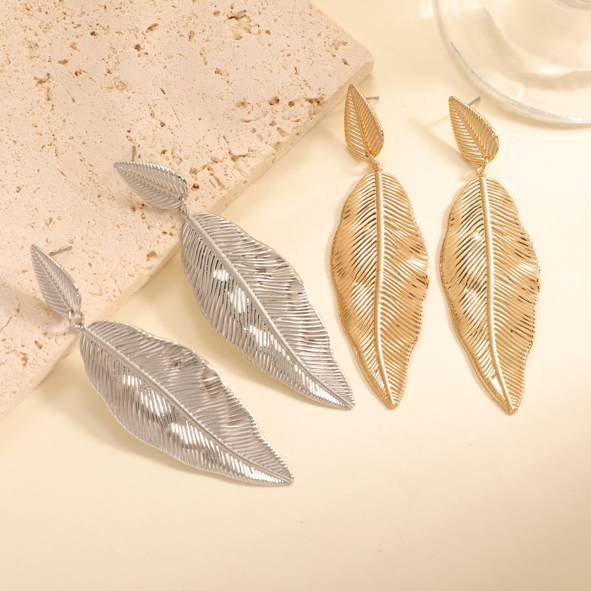 Women's Hanging Earrings in Elegant Leaf Design