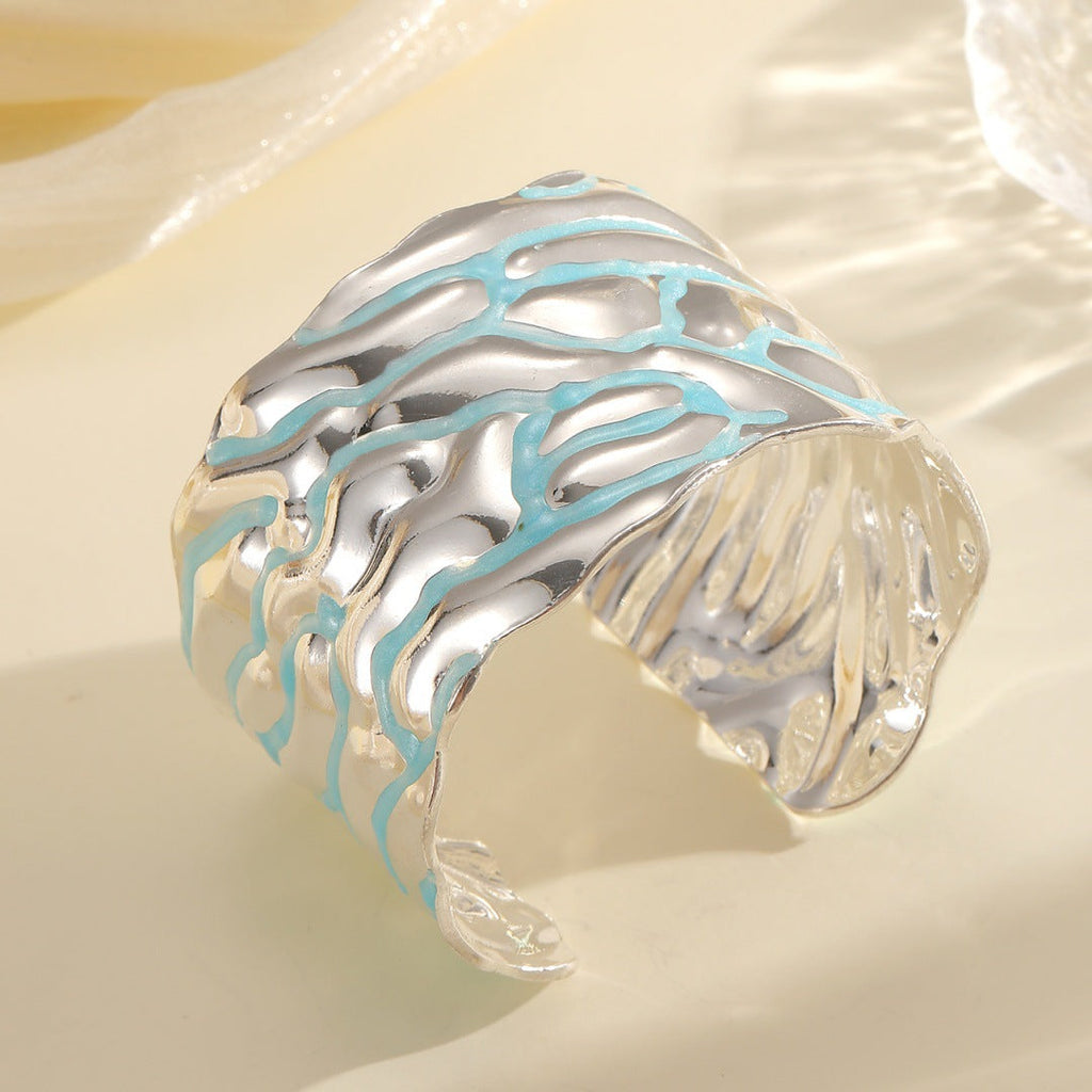 Women Open Bangle with Artistic Wave Pattern