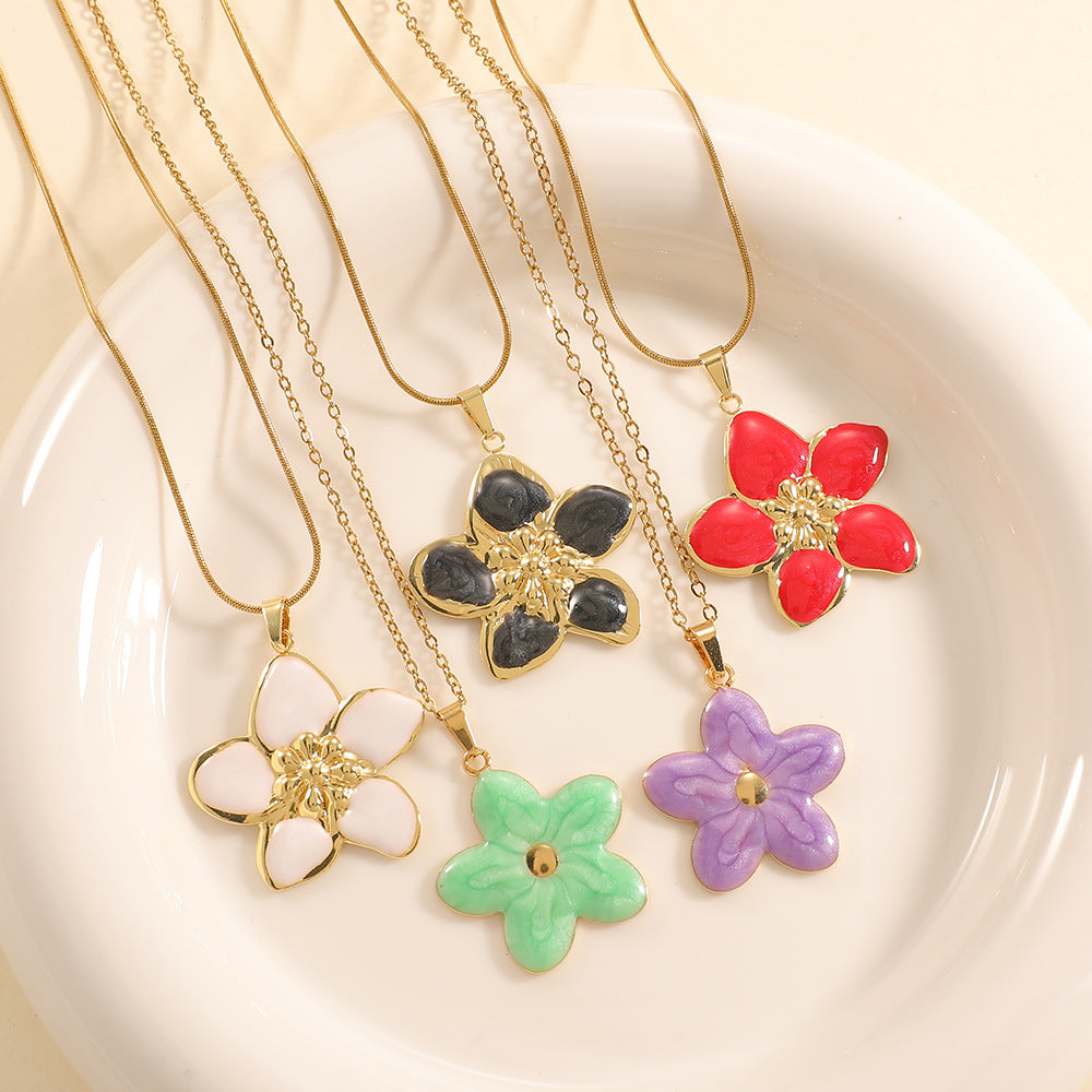 Women’s necklace with elaborately designed flower pendant