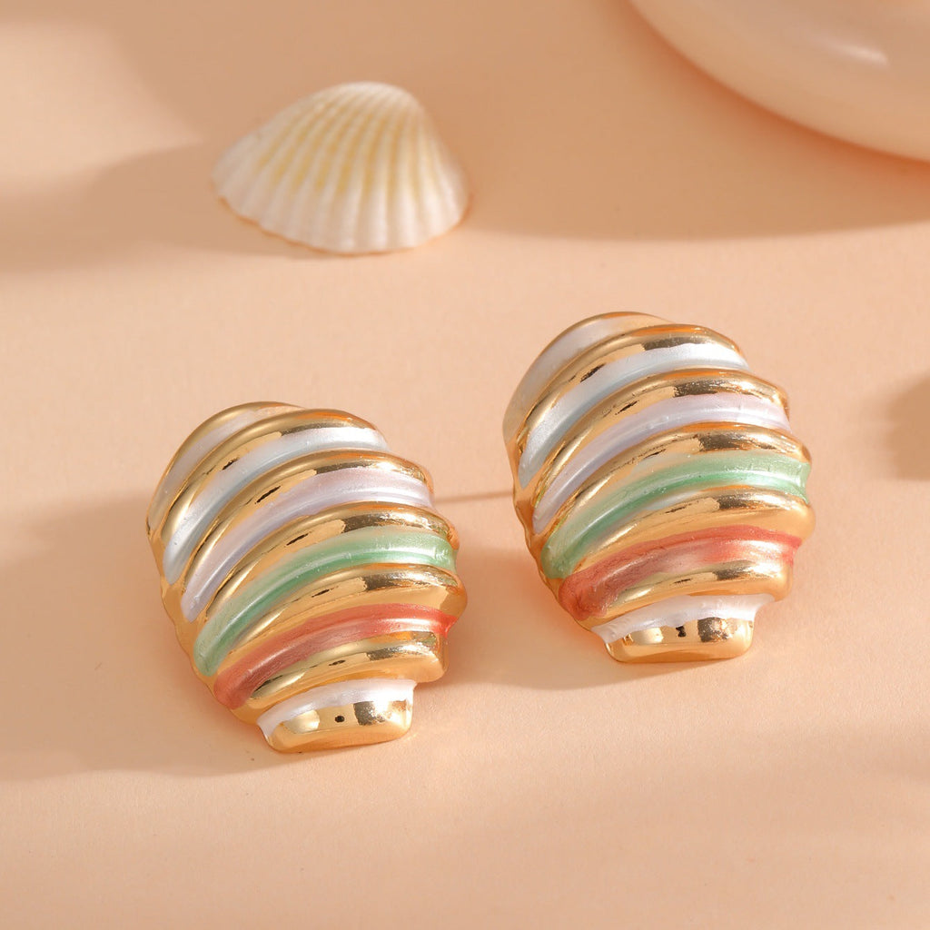 Women's ear clips in maritime shell design