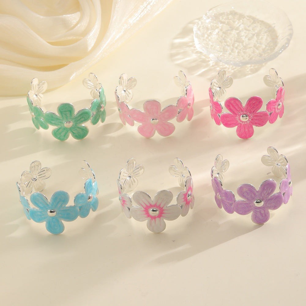 Women's bracelet made of high-quality metal with floral design