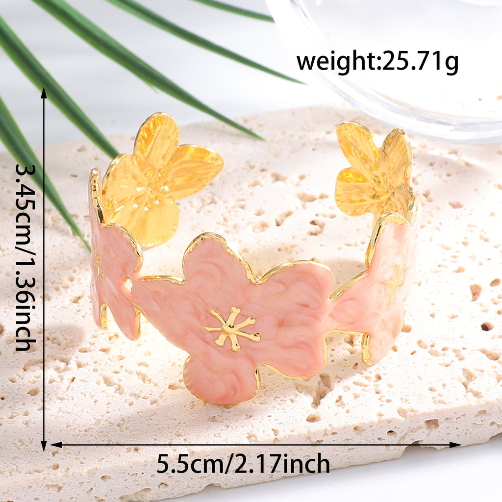 Ladies' bangle with floral motifs