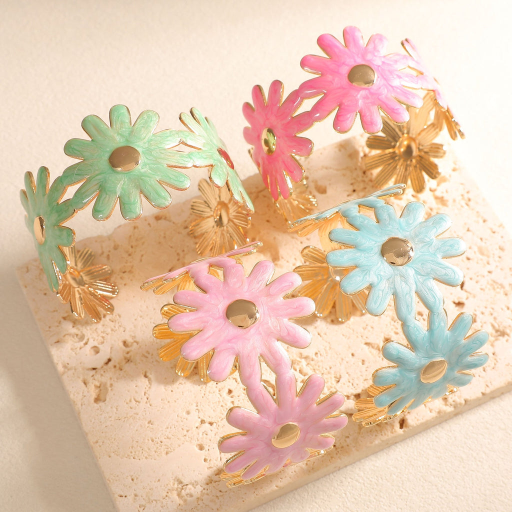 Women's bangle with floral flower pattern
