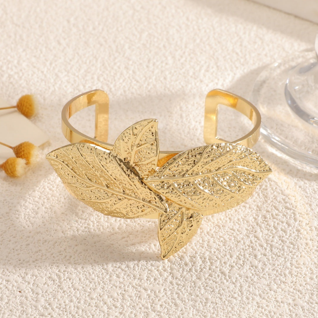 Women’s bracelet with elaborate leaf design