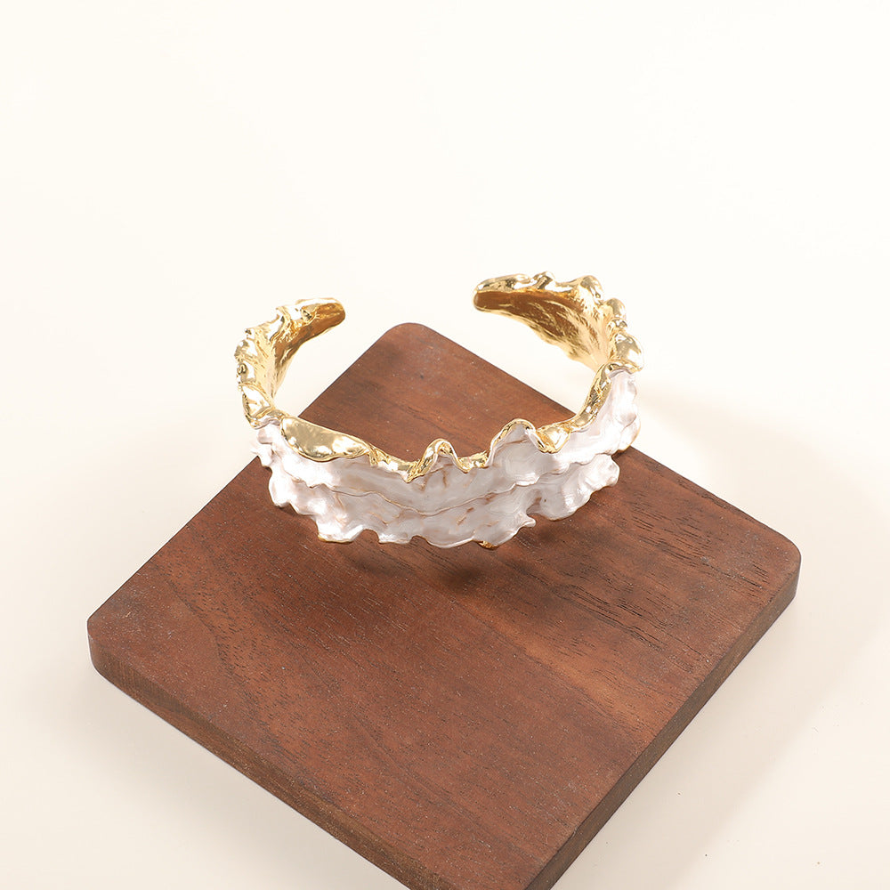 Women's bracelet with intricate flower design