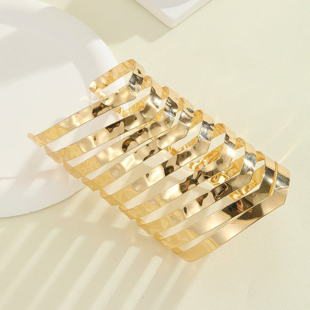 Women's hair accessories with shiny, curved elements