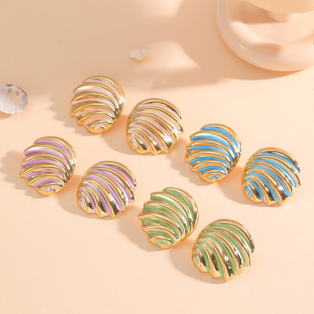 Women's ear clips in maritime shell design