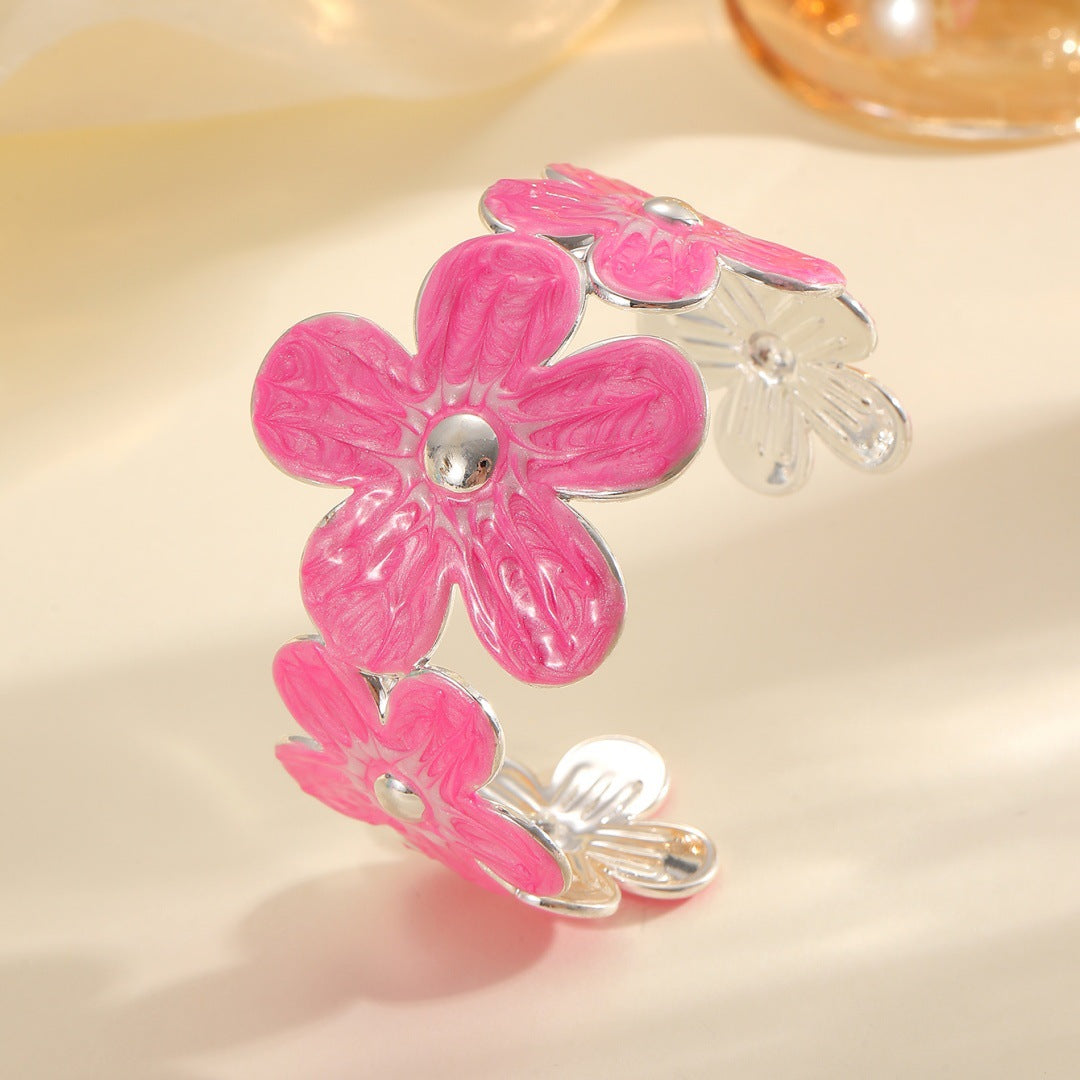 Women's bracelet made of high-quality metal with floral design