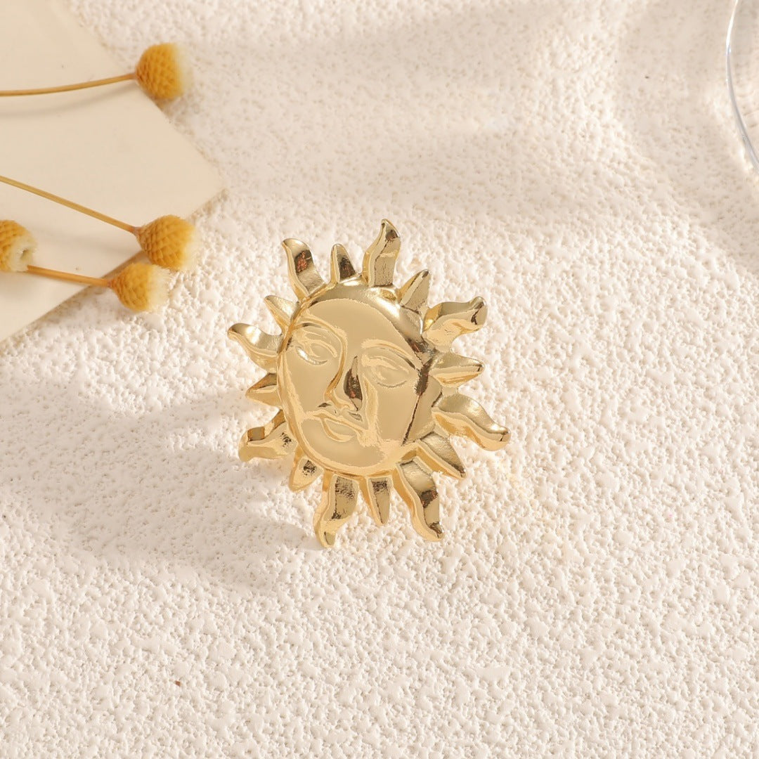 Women's bracelet with elaborate sun design