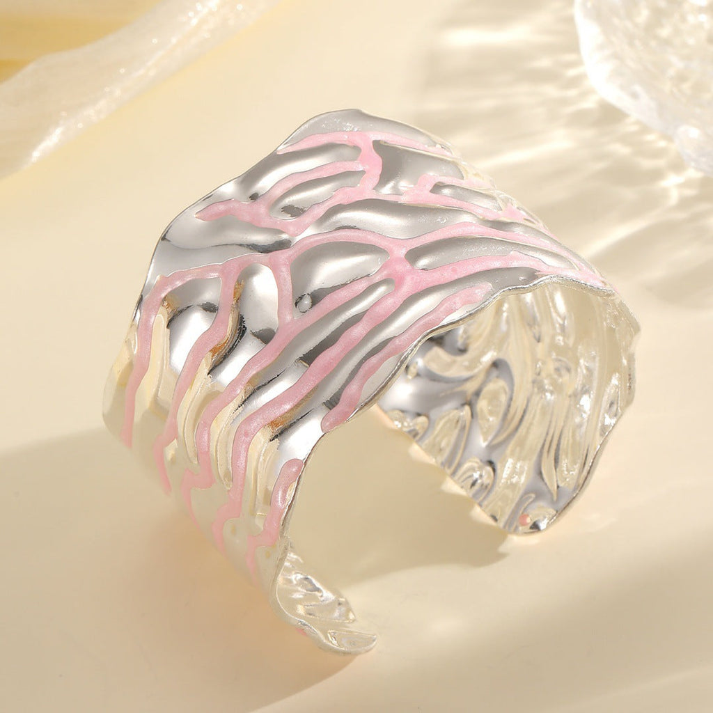 Women Open Bangle with Artistic Wave Pattern