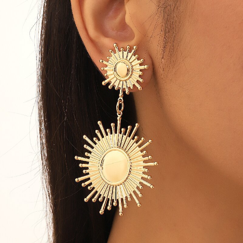 Women's Hanging Earrings in Modern Radiant Design
