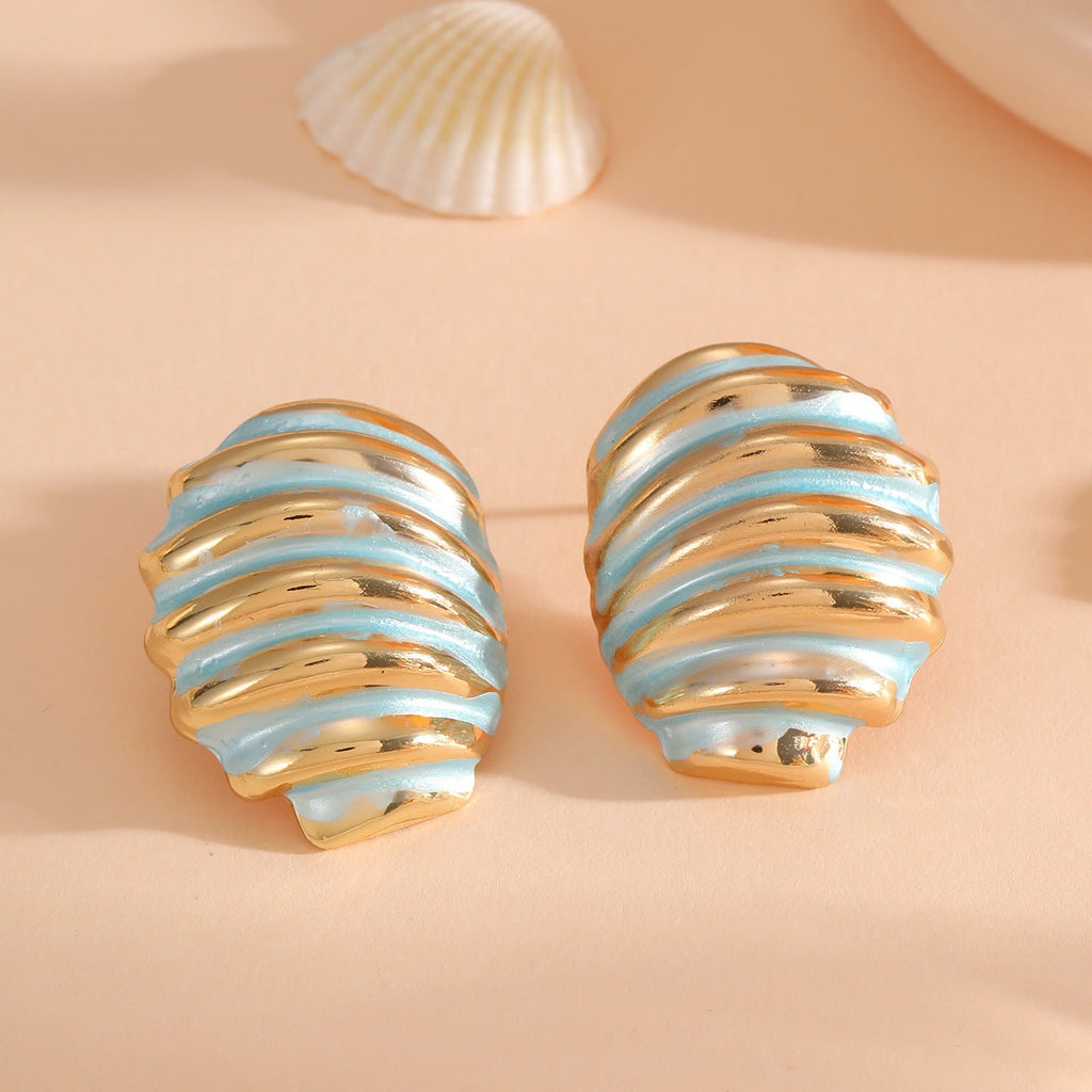 Women's ear clips in maritime shell design