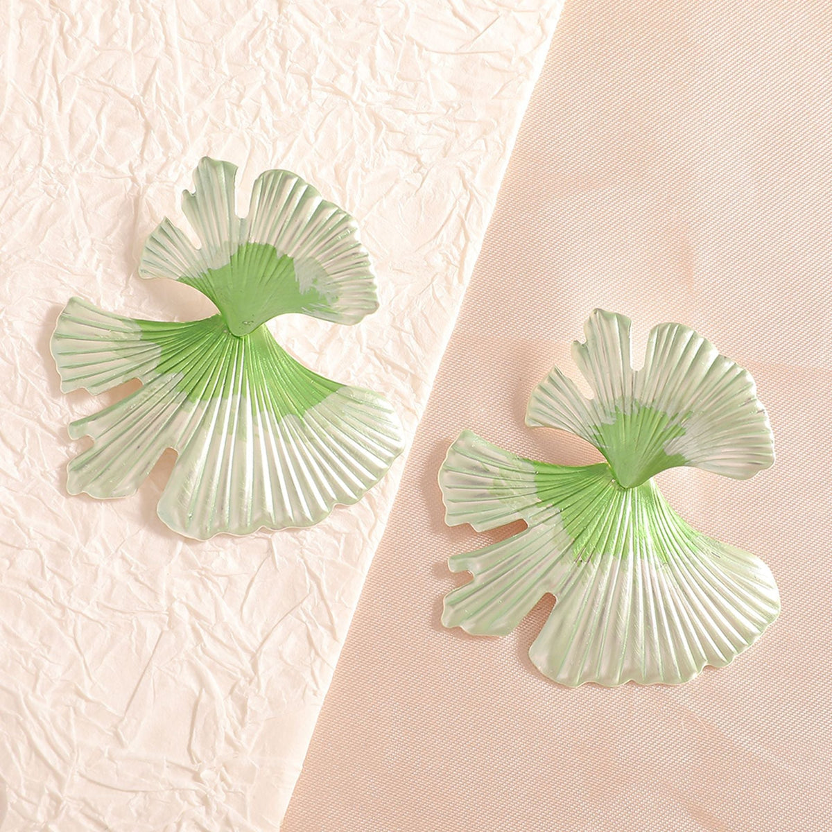 Women's hair accessories with elegant leaf design