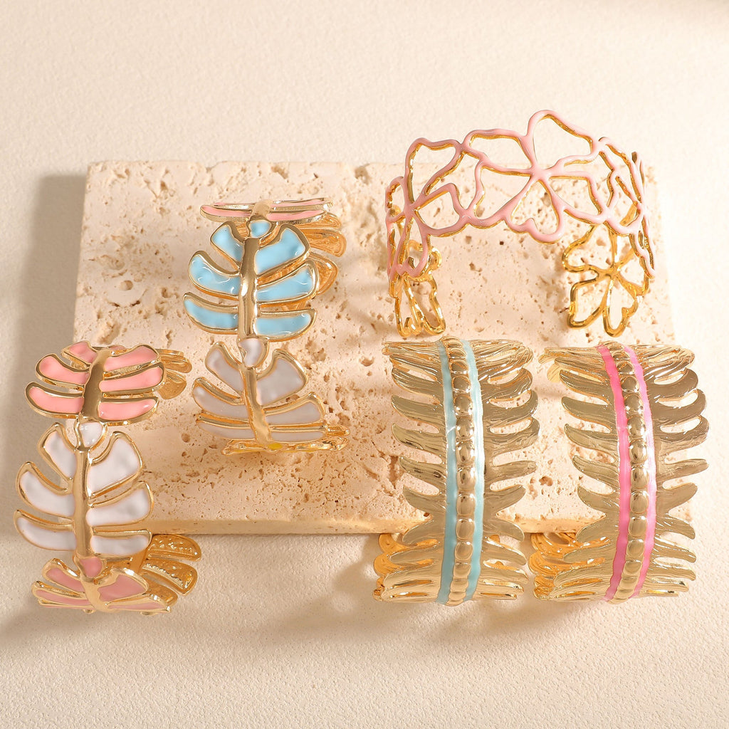 Women Open Bangle in Elegant Leaf Design