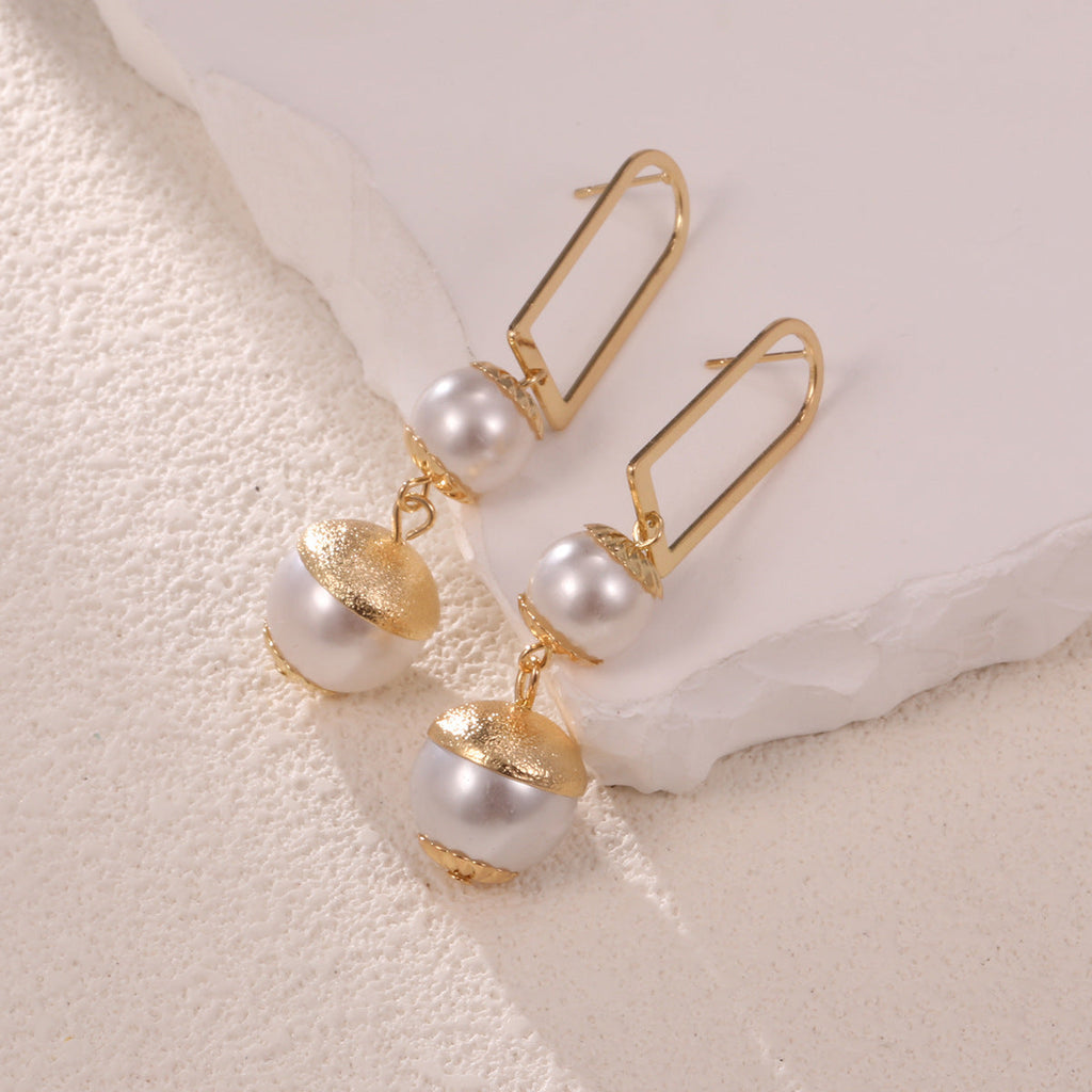 Ladies earrings with elegant pearl design