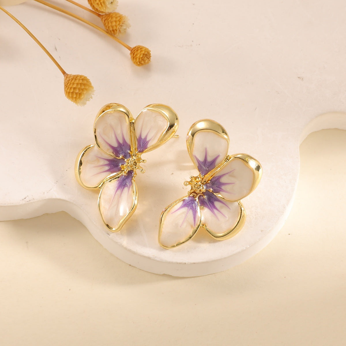 Women's ear clips in elegant floral design with a glossy coating