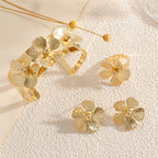 Women's wrist jewelry with floral design and high-quality surface finishing