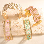 Women's cuff with elegant spiral design