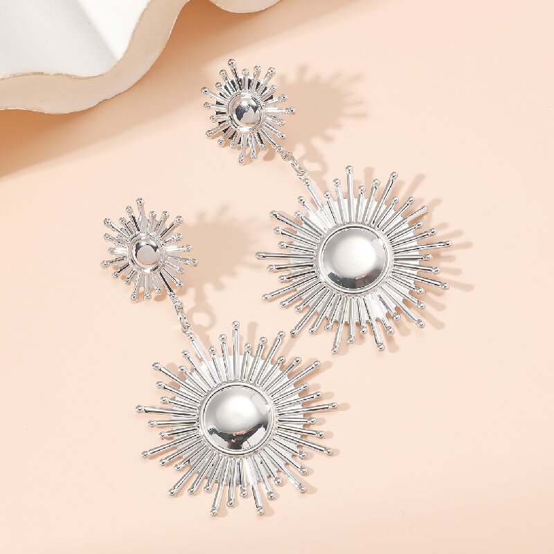 Women's Hanging Earrings in Modern Radiant Design