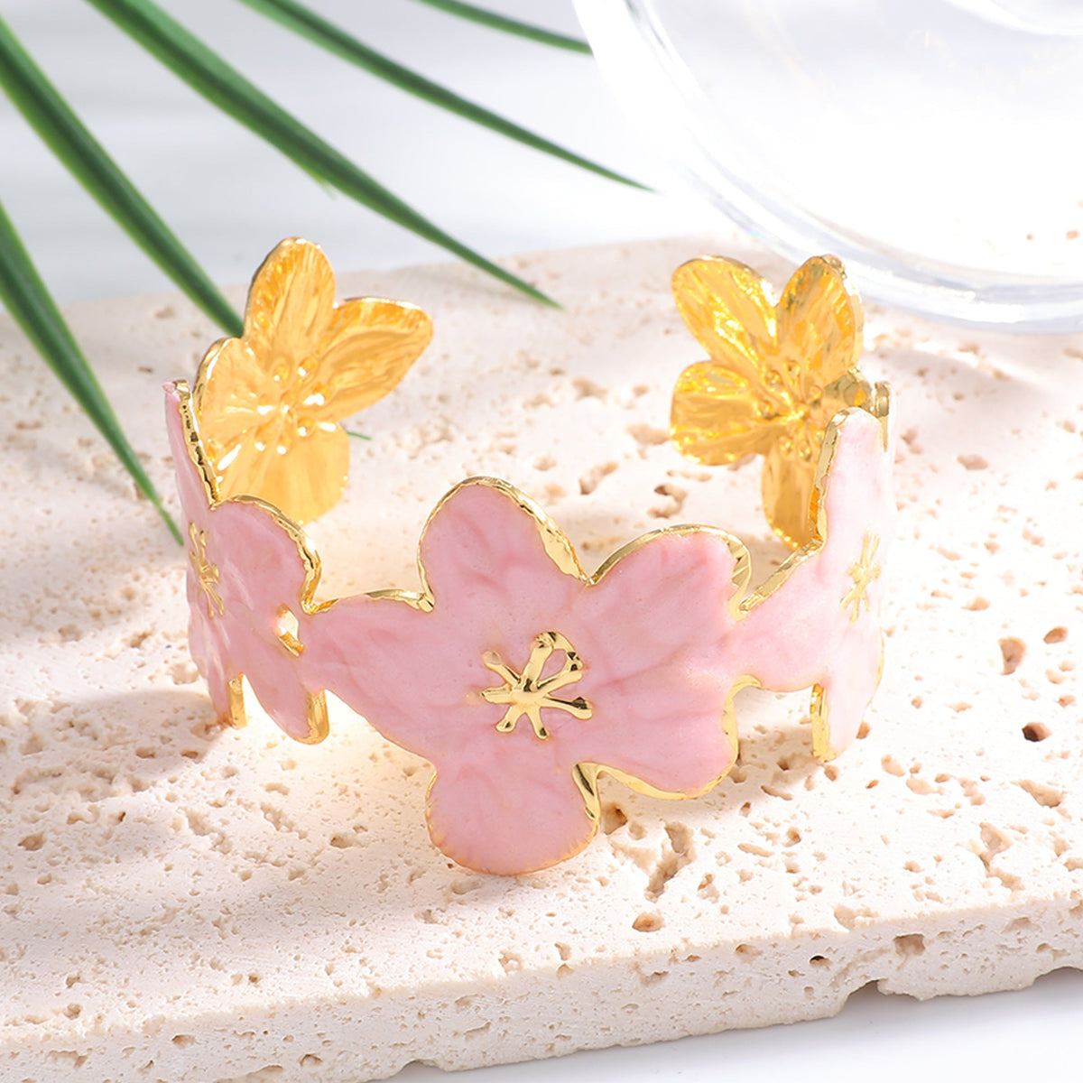 Ladies' bangle with floral motifs
