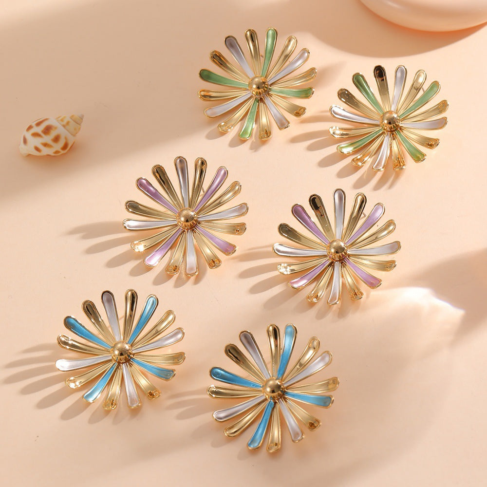 Women’s Flower Earrings in Modern 3D Design