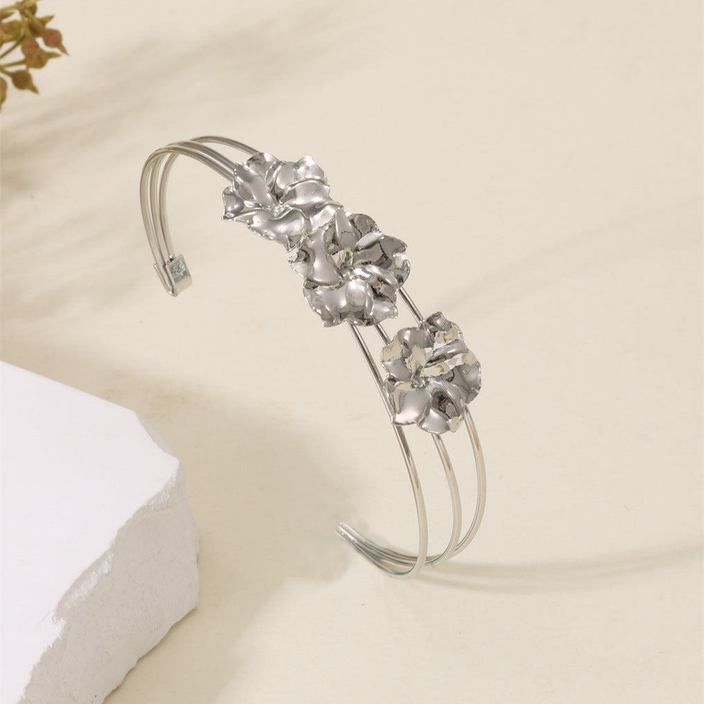 Women's cuff bracelet with artistic leaf motif