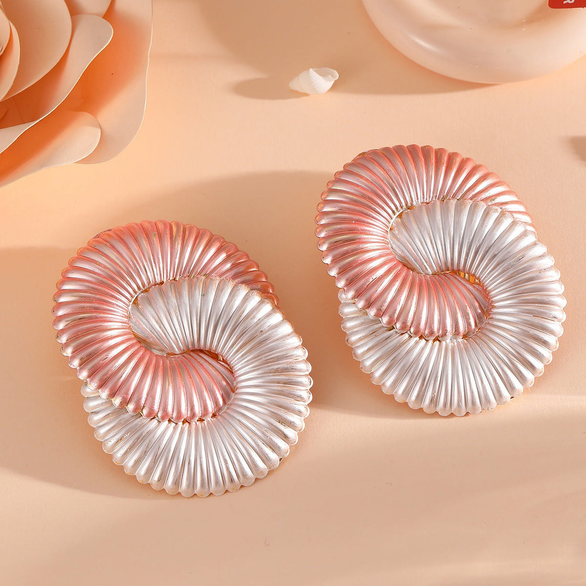 Women hair clips in modern shell design