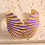 Women's bangle with elegant shell design