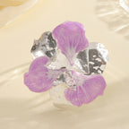 Women's flower-shaped ring made of shiny metal and high-quality epoxy resin