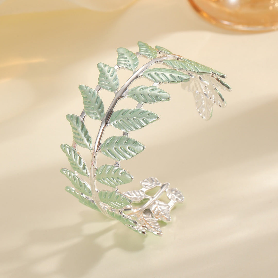 Ladies bracelet in elegant leaf design