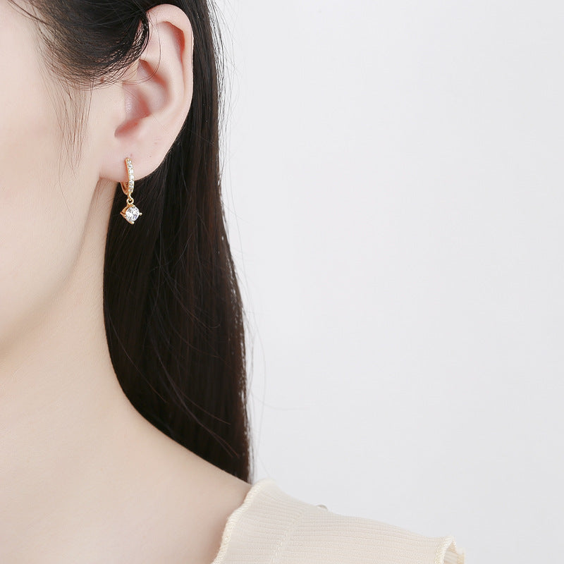 Ladies earrings with sparkling crystals and high-quality gold plating