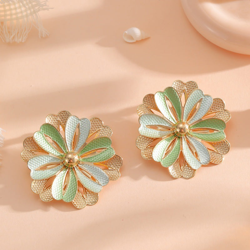 Ladies Hair Clips with Artistic Flower Design