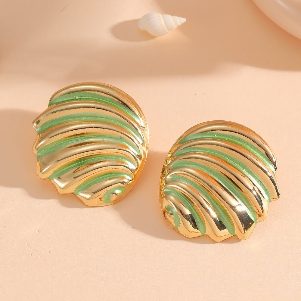 Women's ear clips in maritime shell design
