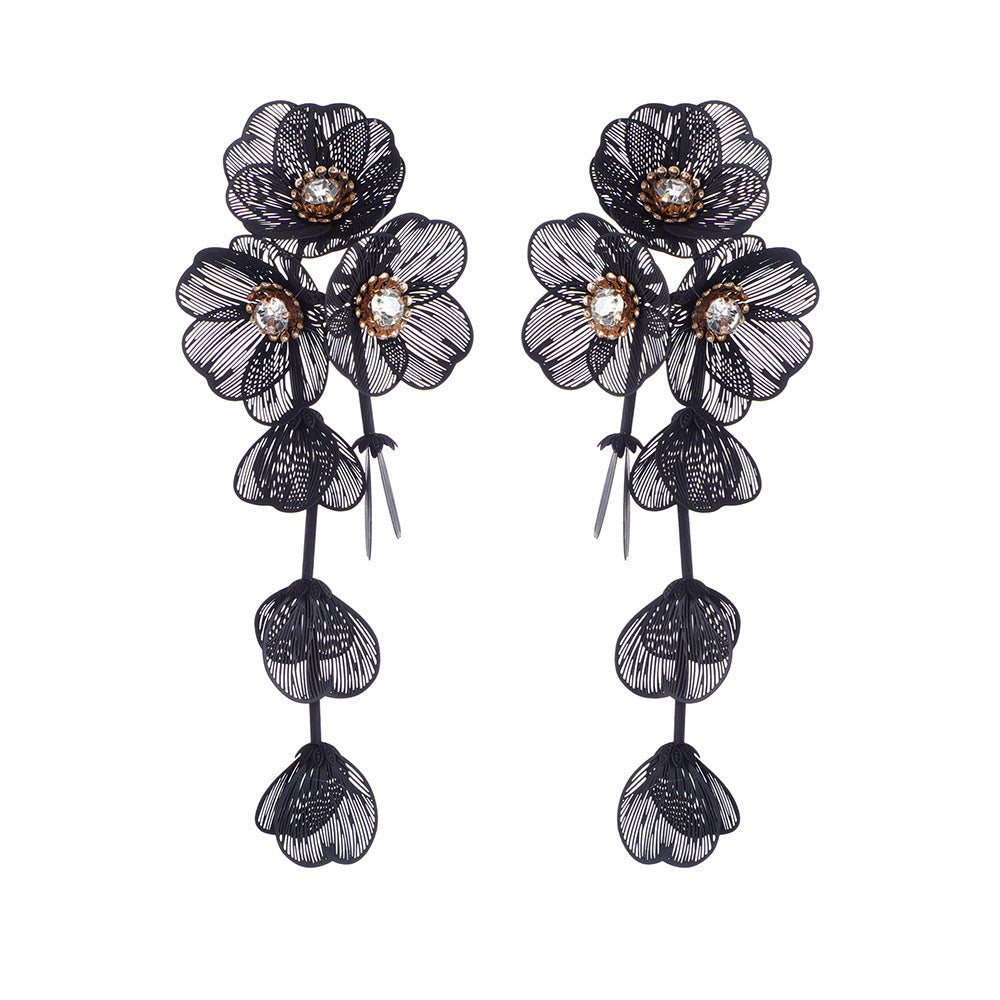 Ladies' earrings in elegant floral design