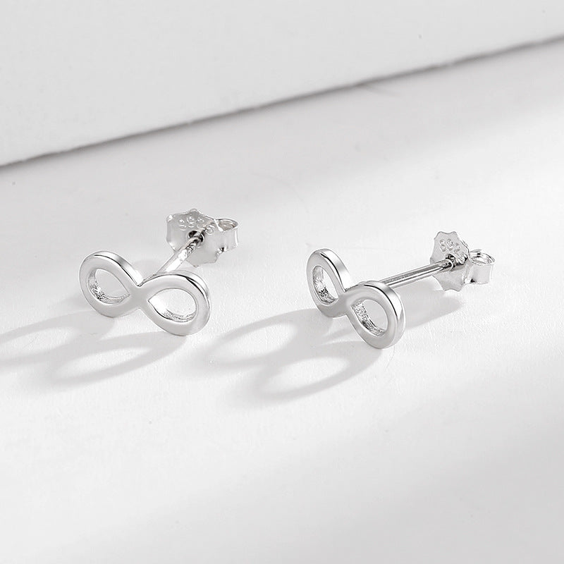 Ladies earrings in infinity design made of high-quality material