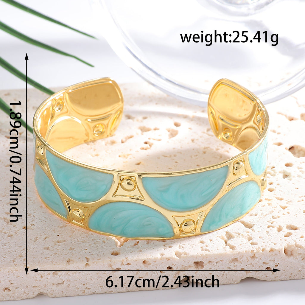 Women's cuff bracelet with artistic design