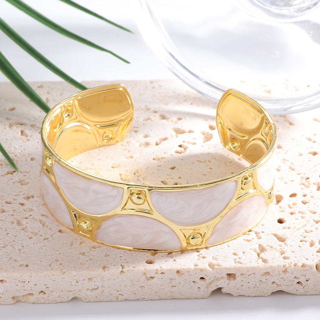 Women's cuff bracelet with artistic design