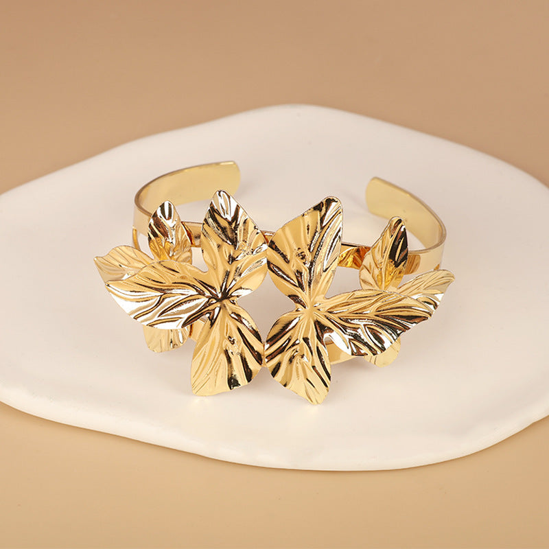 Women's elegant bracelet with artistic floral design
