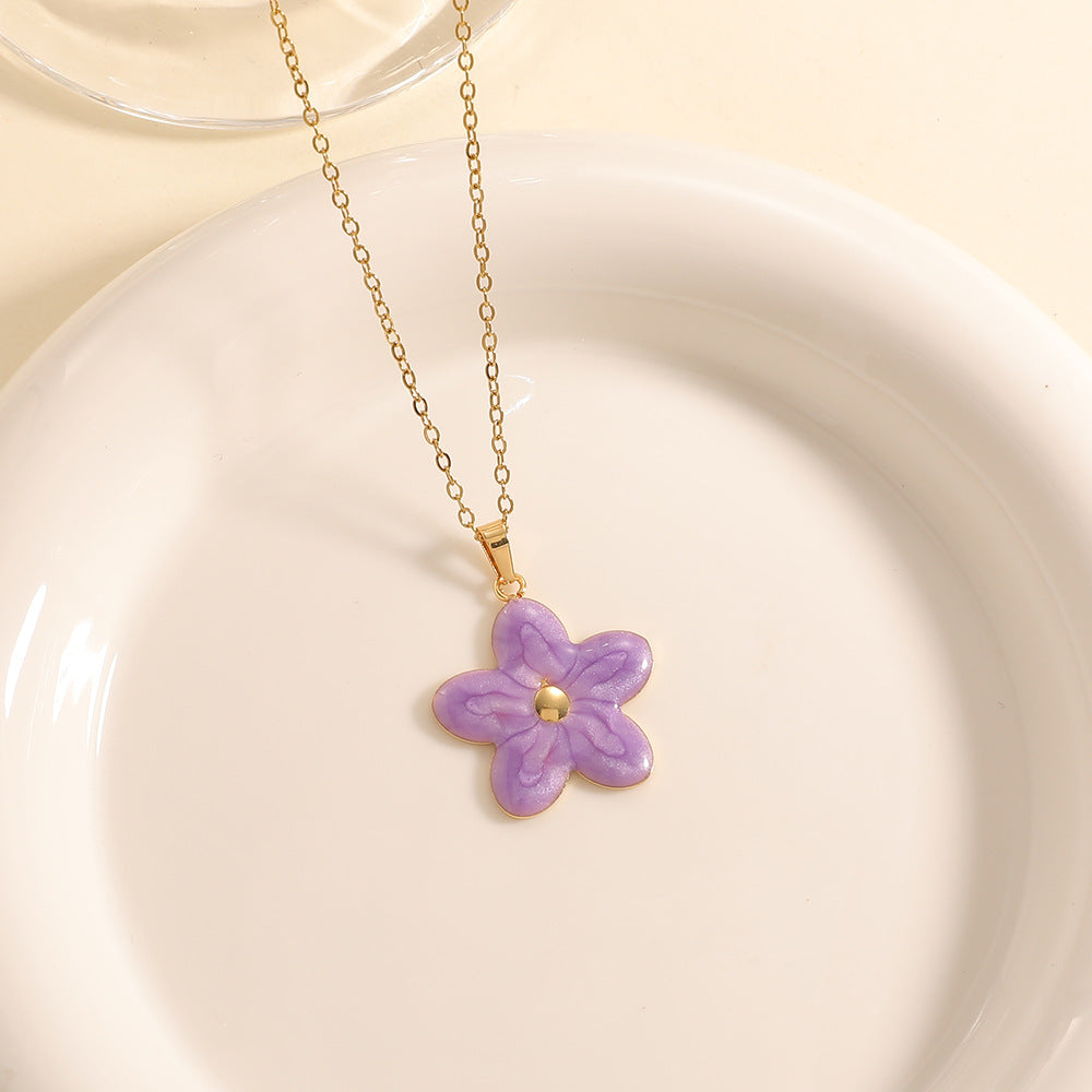Women’s necklace with elaborately designed flower pendant