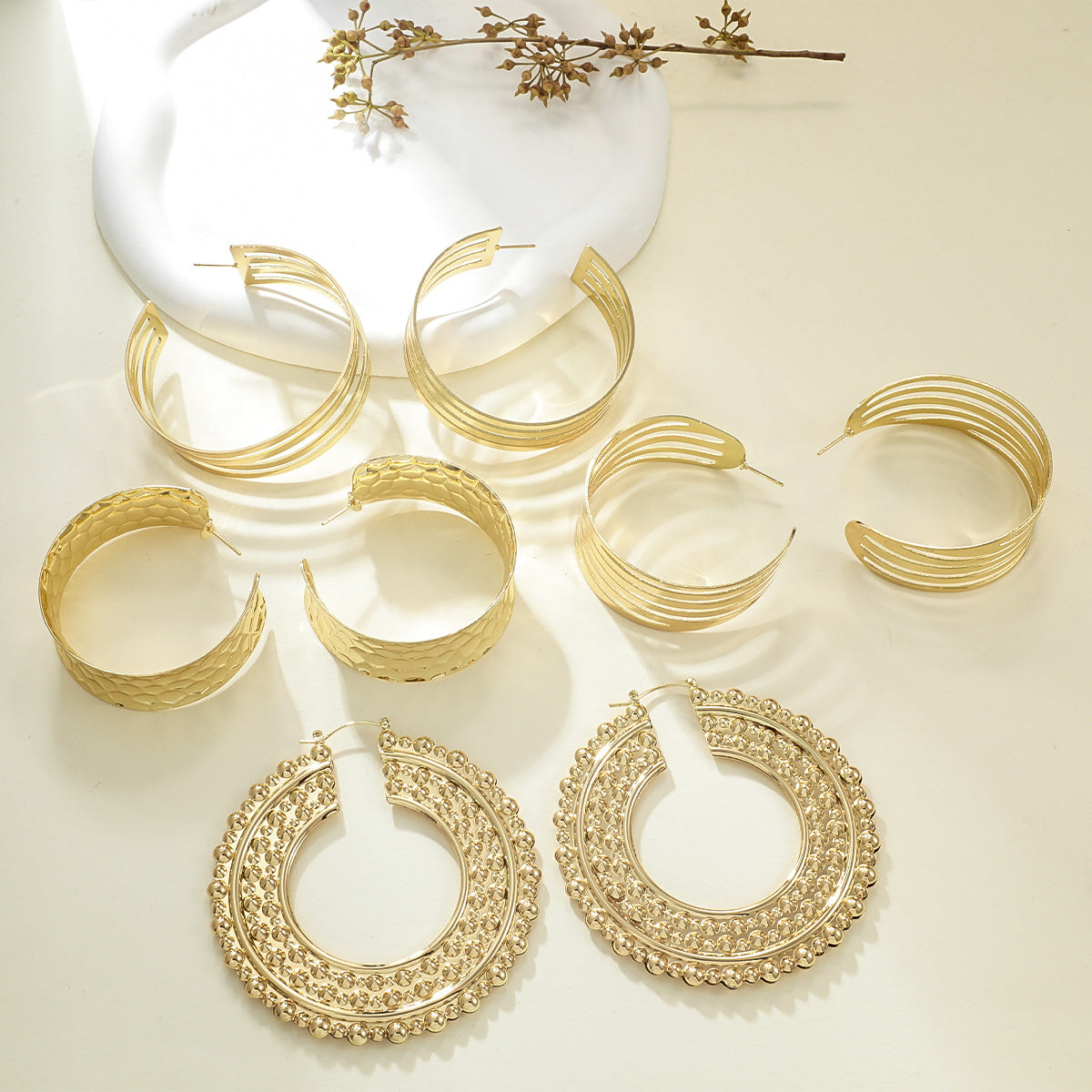 Women's Hanging Earrings in Elegant Wave Pattern