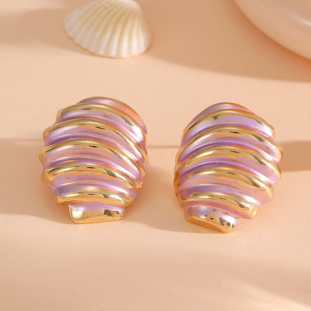Women's ear clips in maritime shell design